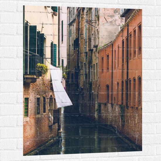 Muursticker - Sloot tussen Gebouwen in Venetië - 75x100 cm Foto op Muursticker