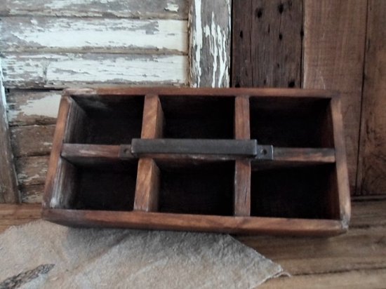 Vintage houten letterbak met 105 kleine vakken | – D'Antan