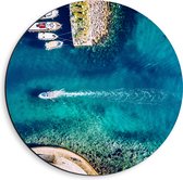 Dibond Muurcirkel - Bovenaanzicht Boten in de Blauwe Haven - 40x40 cm Foto op Aluminium Muurcirkel (met ophangsysteem)