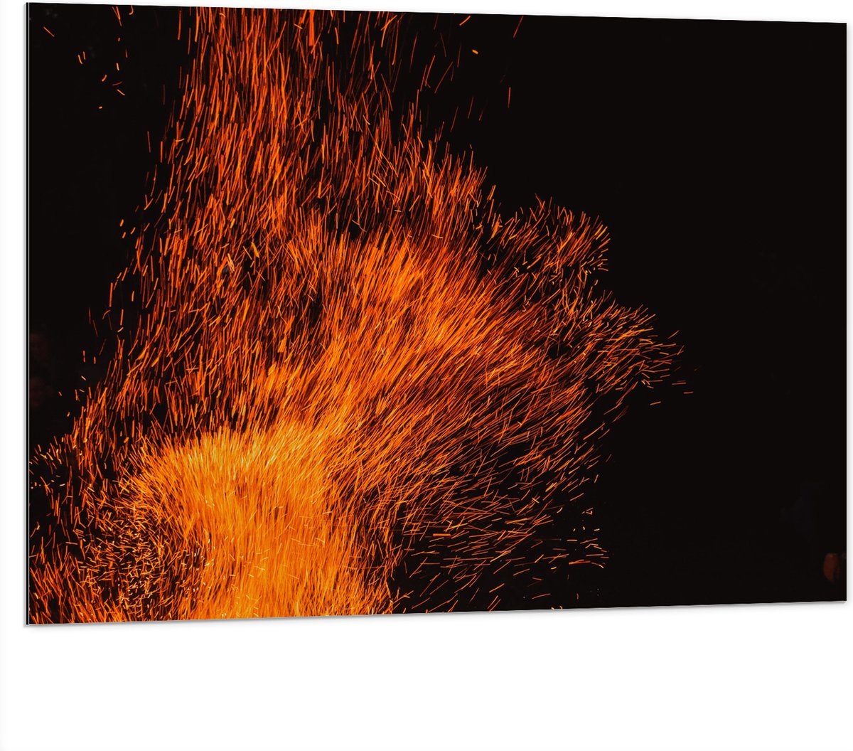 Dibond - Oranje Spetters van Vuurkorf - 100x75 cm Foto op Aluminium (Wanddecoratie van met