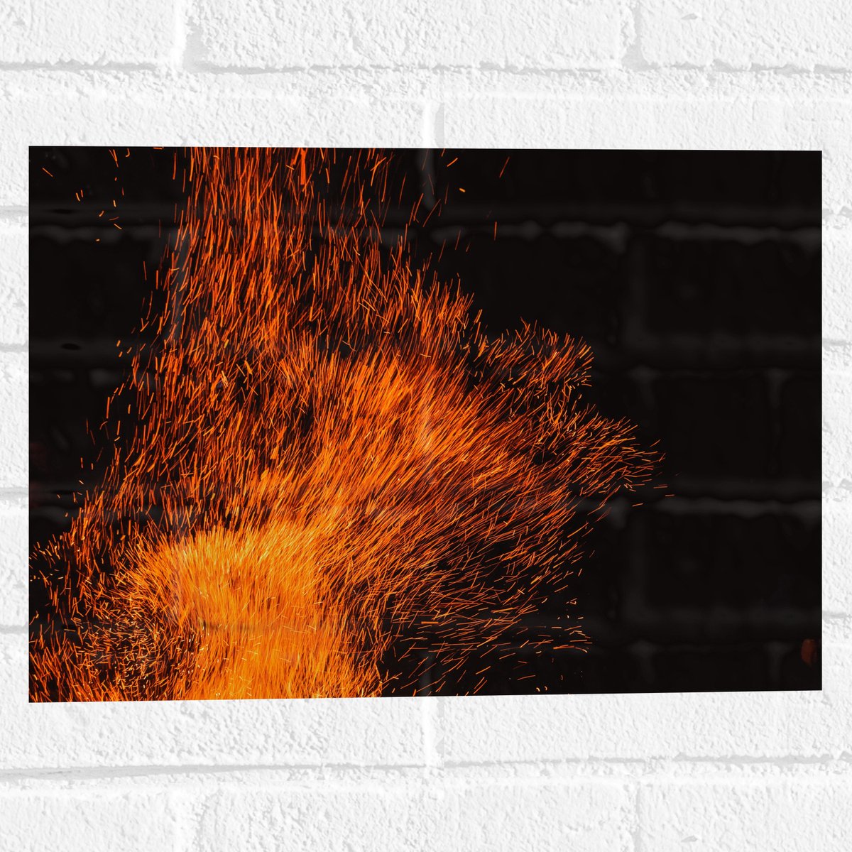 Muursticker - Oranje Spetters van Vuurkorf - 40x30 cm Foto op Muursticker