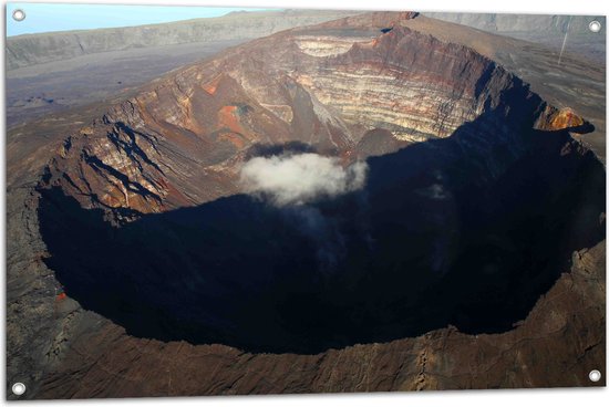 Tuinposter – Bovenaanzicht Grote Vulkaan - 105x70 cm Foto op Tuinposter (wanddecoratie voor buiten en binnen)