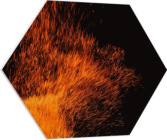 PVC Schuimplaat Hexagon - Oranje Spetters van Vuurkorf - 70x60.9 cm Foto op Hexagon (Met Ophangsysteem)