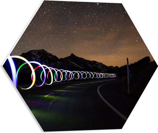 PVC Schuimplaat Hexagon - Lichtcirkels in Verschillende Kleuren op de Weg - 50x43.5 cm Foto op Hexagon (Met Ophangsysteem)