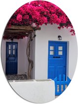Dibond Ovaal - Blauwe Deur met Roze Bloemen met Wit Huisje - 60x80 cm Foto op Ovaal (Met Ophangsysteem)