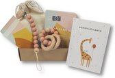 Kids Cultures - Giftbox S - Baby Geschenkset, Kraampakket, Babyshower, Kraammand - Kraamcadeau Jongen & Meisje - Bijtring, Speenkoord en Wenskaarten - Oud Roze