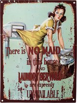 Clayre & Eef Tekstbord 25x1x33 cm Groen Ijzer Vrouw There is no maid in this house and laundry services are expressly unavailable Wandbord