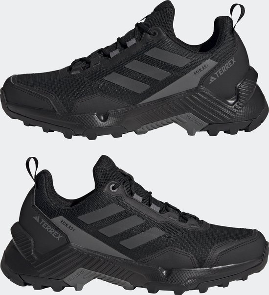 Twee zwarte dames wandelschoenen met zwarte Adidas-strepen, 'TERREX' en 'RAIN.RDY' op de zijkant.
