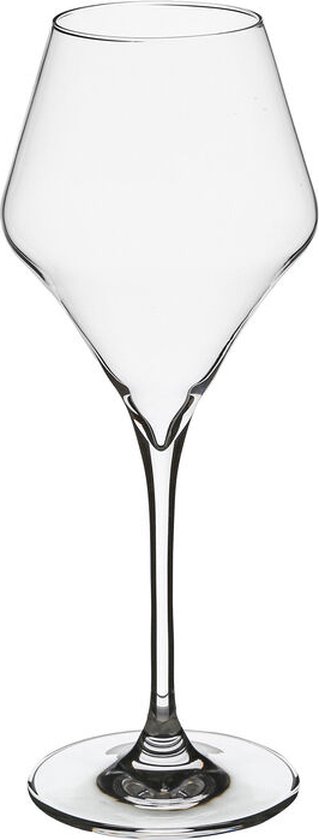 Un verre à vin transparent avec un calice unique et facetté et une tige fine.