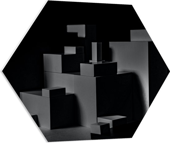 PVC Schuimplaat Hexagon - Opgestapelde Balken en Blokken in Donkere Omgeving - 70x60.9 cm Foto op Hexagon (Met Ophangsysteem)