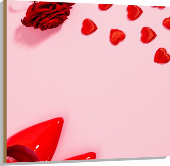 Hout - Klassiek Rood Paar Hakken met Hartjes en Rode Roos op Lichtroze Achtergrond - 100x100 cm - 9 mm dik - Foto op Hout (Met Ophangsysteem)