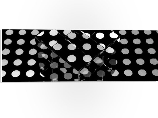 PVC Schuimplaat- Doorzichtige Kubus op Ondergrond van Witte Stippen op Zwarte Ondergrond - 60x20 cm Foto op PVC Schuimplaat