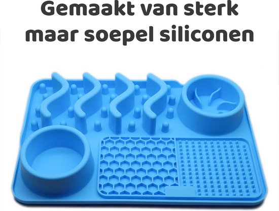Blauwe siliconen snuffelmat met diversen voedselvakken, waaronder twee kommetjes, een honingraatstructuur en een gestippeld gedeelte.