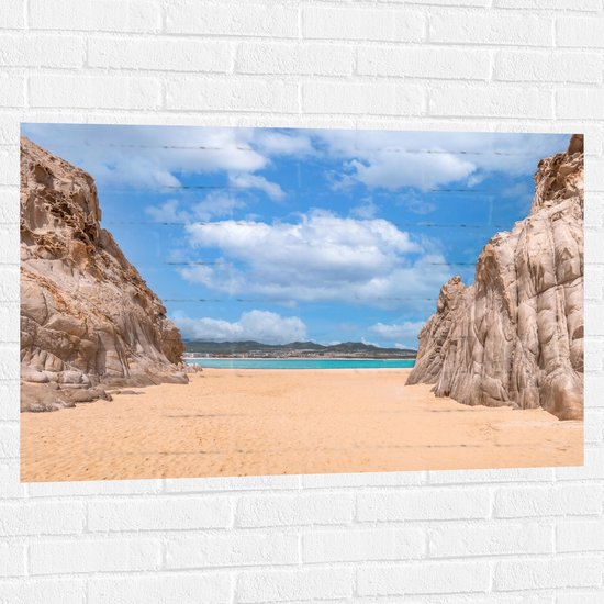 WallClassics - Muursticker - Rotsen op Strand van Playa Del Divorcio, Mexico - 105x70 cm Foto op Muursticker