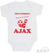 100% katoenen Romper "Niet storen!! Oma en ik kijken AJAX" Unisex Katoen Wit/rood Maat 62/68