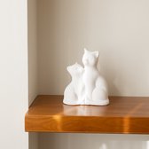 Beeld - Decoratie - Twee katten - Katten - Poezen - Woondecoratie - Modern - Woonaccessoire - Wit - Keramiek - Ambacht - 14,5 cm x 17,5 cm