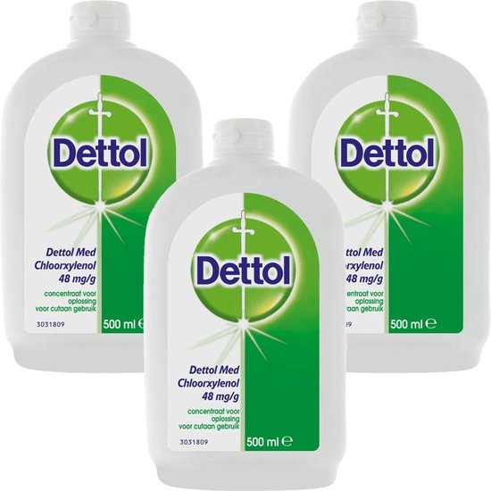 Drie flessen Dettol med chloorxylenol 48 mg/g, 500 ml.