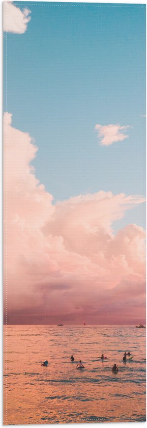 Vlag - Surfers onder de Gekleurde Zonsondergang - 20x60 cm Foto op Polyester Vlag
