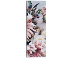Dibond - Roze met Witte Bloemen van Dichtbij - 40x120 cm Foto op Aluminium (Met Ophangsysteem)