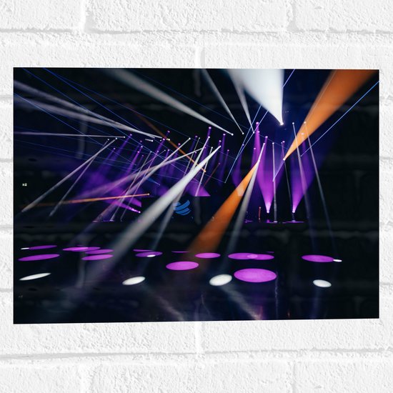 Muursticker - Verschillende Kleuren Lichten op Podium in Studio - 40x30 cm Foto op Muursticker