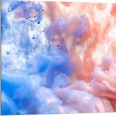 Dibond - Blauwe en Oranje Rook tegen Witte Achtergrond - 80x80 cm Foto op Aluminium (Wanddecoratie van metaal)