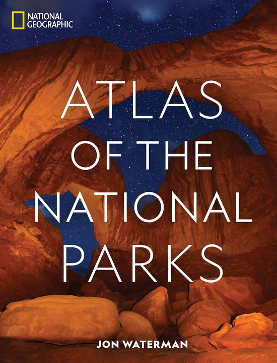 Atlas des parcs nationaux de National Geographic avec une image de formations rocheuses sous un ciel étoilé.
