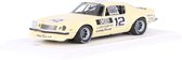 De 1:43 Diecast Modelauto van de Chevrolet Camaro #12 van het IROC Daytona-seizoen van 1974 -1975. De rijder was B. Unser. De fabrikant van het schaalmodel is Spark. Dit model is alleen online verkrijgbaar.