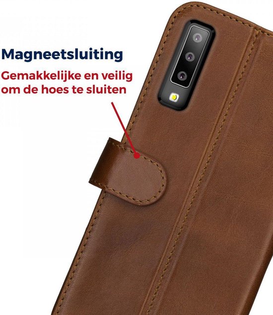 Dicht, bruin lederen telefoonhoesje in boekstijl. Verfijnde details en magneetsluiting zichtbaar.