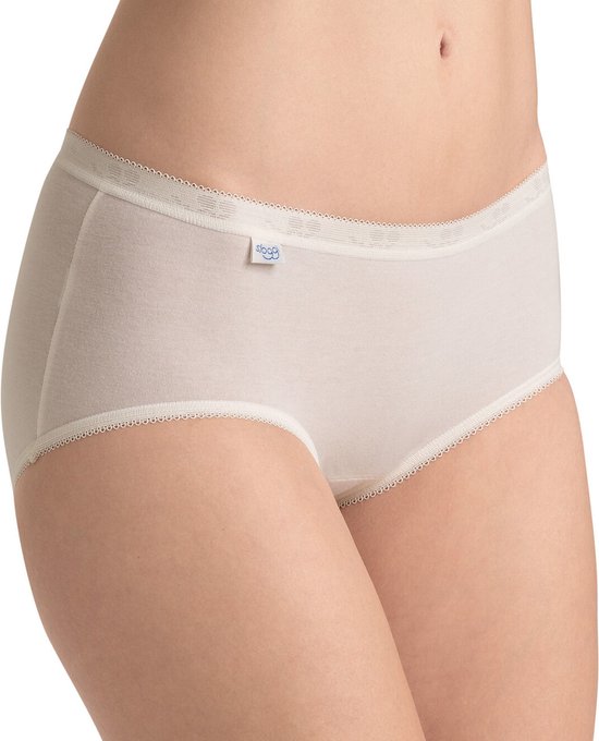 Crème midi-slip met zachte stof, fijne geribbelde tailleband en beenopeningen.