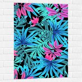 Muursticker - Patroon van Blauwe en Paarse Planten tegen Zwarte Achtergrond - 60x90 cm Foto op Muursticker