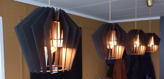 Hanglamp industriel - Hanglamp zwart - Hanglamp slaapkamer - Hanglampen eetkamer - Houten hanglamp Ø 30 cm. Zwarten E27 fitting met lichtbron. Zelfbouw.