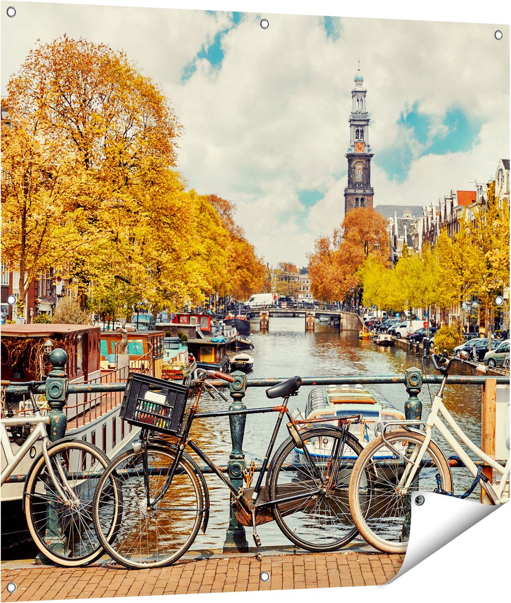 Gards Tuinposter Amsterdamse Brug bij een Brug met Fietsen - 100x100 cm - Tuindoek - Tuindecoratie - Wanddecoratie buiten - Tuinschilderij Multikleur