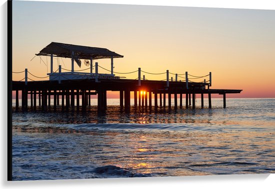 Canvas - Hutje op Houten Pier bij Zonsondergang boven de Oceaan - 120x80 cm Foto op Canvas Schilderij (Wanddecoratie op Canvas)