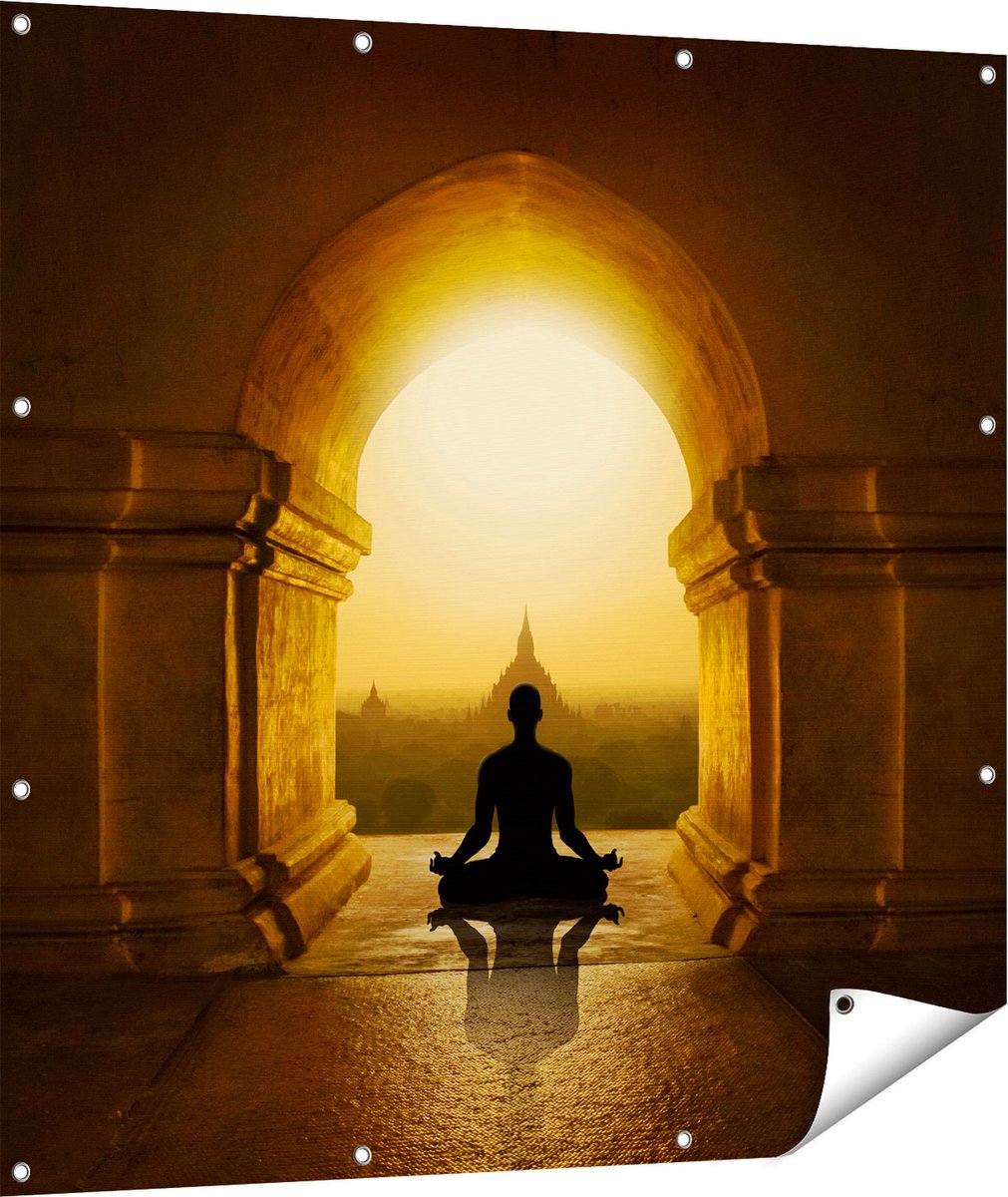 Gards Tuinposter Man Doet Yoga in een Boeddha Tempel - 110x110 cm - Tuindoek - Tuindecoratie - Wanddecoratie buiten - Tuinschilderij Multikleur