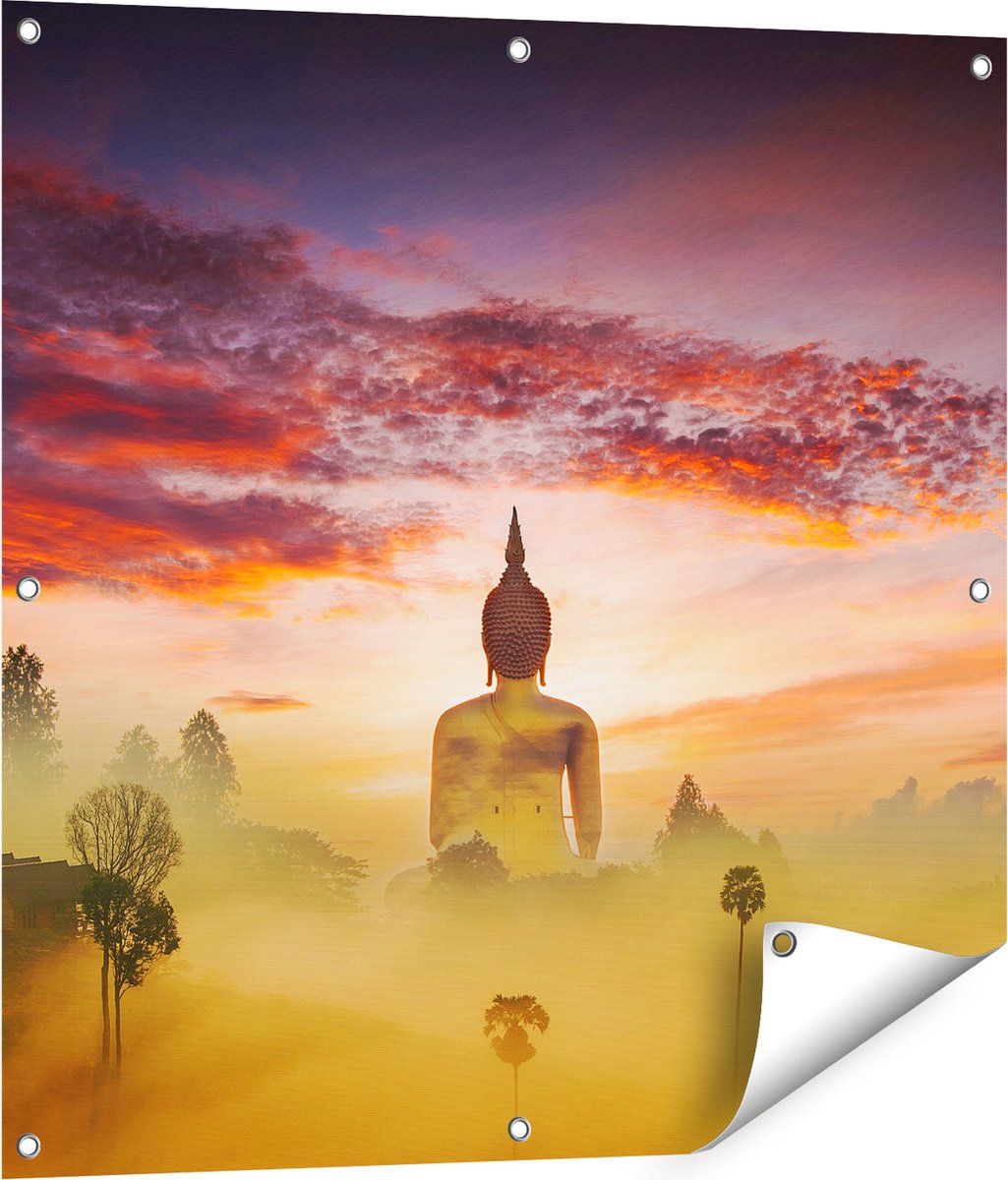 Gards Tuinposter Boeddha Beeld in de Mist - 80x80 cm - Tuindoek - Tuindecoratie - Wanddecoratie buiten - Tuinschilderij Multikleur