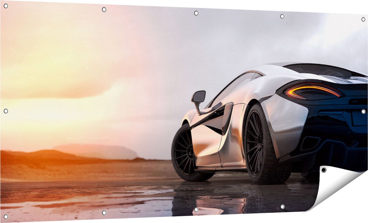 Gards Tuinposter Zilveren Sportwagen Auto bij Zonsondergang - 160x80 cm - Tuindoek - Tuindecoratie - Wanddecoratie buiten - Tuinschilderij Multikleur