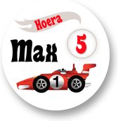 25xTraktatie Stickers Met Naam en Leeftijd - Race Auto - Gepersonaliseerd - Sluitstickers - Kinderfeest Traktatie - Uitdelen - Uitdeeltraktatie - Wensetiket - Rond - 40mm - Glossy sticker