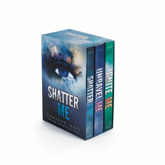 Box set met 'Shatter Me', 'Unravel Me' en 'Ignite Me' boeken, met op de voorkant een oog en boomtakken.