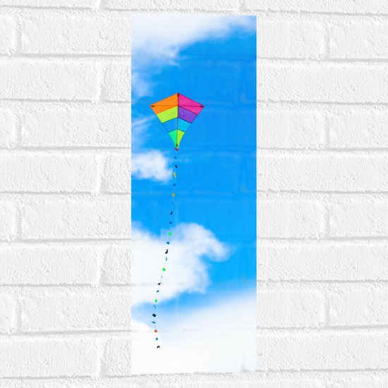 Muursticker - Foto van Kleurrijke Vlieger onder Schapenwolken - 20x60 cm Foto op Muursticker