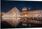 PVC Schuimplaat- Verlicht Louvre in Parijs, Frankrijk - 120x80 cm Foto op PVC Schuimplaat