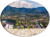Dibond Ovaal - Uitzicht over Dorpje aan de Rand van Berg in Laos - 40x30 cm Foto op Ovaal (Met Ophangsysteem)