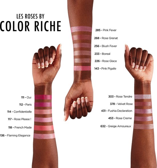 Drie armen met verschillende huidtinten, waarop diverse roze en paarse lipstickkleuren zijn aangebracht. Titels van de kleuren staan ernaast.