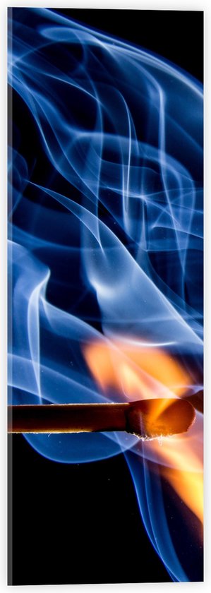 Acrylglas - Lucifer met Vuur en Blauwe Rook op Zwarte Achtergrond - 20x60 cm Foto op Acrylglas (Wanddecoratie op Acrylaat)