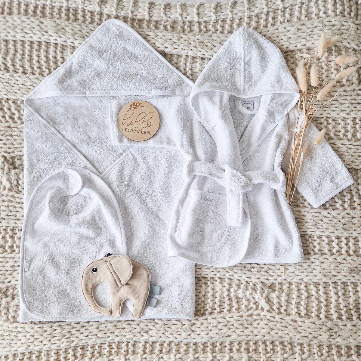 Goedkoopste Kraamcadeau giftbox essentials L wit - Jongen - Meisje - Unisex - Babygeschenkset - Baby cadeau - Kraammand