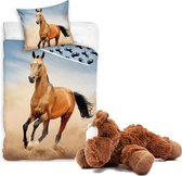 Dekbedovertrek Bruin Paard- 140x200cm- 1 persoons- 100%Katoen- Dubbelzijdig- Rennend Paard, incl. zachte paarden knuffel - 20 cm