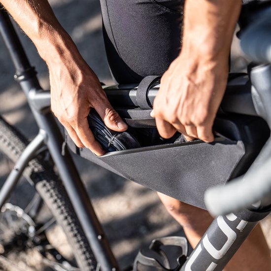 BBB SealTank M Sac Cadre Vélo Résistant à L'Eau - Sac Tube Supérieur 550ml - Fixation Velcro Ou Boulons