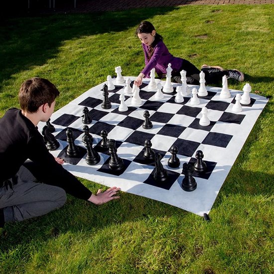 Afbeelding van het spel XL Schaakmat - Tuinschaak - Outdoor Schaakspel - met 32 Schaakfiguren - Reuzenschaak met Draagtas - Grote Tuinmat met Schaakbordpatroon - voor Kinderen vanaf 3 Jaar en Volwassenen