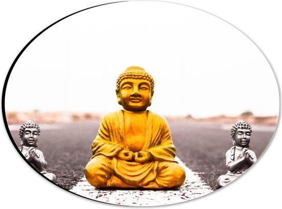 Dibond Ovaal - Gouden en Zilveren Miniatuur Buddha_s op Asfalt weg - 28x21 cm Foto op Ovaal (Met Ophangsysteem)