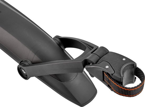 Detail van het SKS X-Blade II bevestigingspunt met verstelbare oranje riem.
