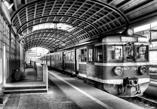 Papier peint photo Peint - Papier Peint intissé - Vieux Train à la Gare - noir et blanc - 208 x 146 cm